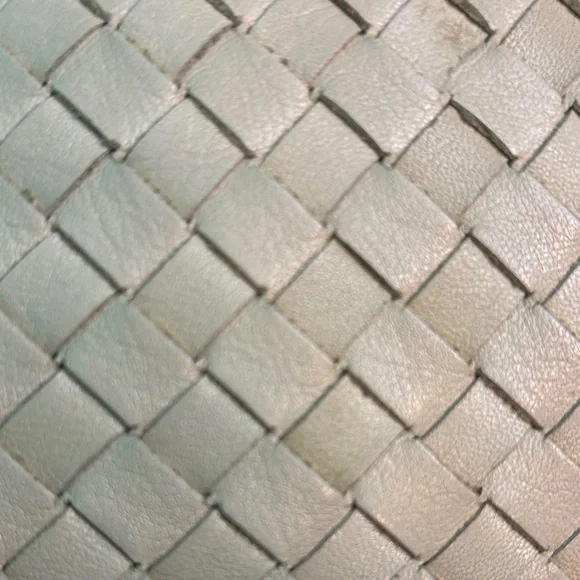 Chic Cream Woven Crossbody Bag - Picture 3 of 12